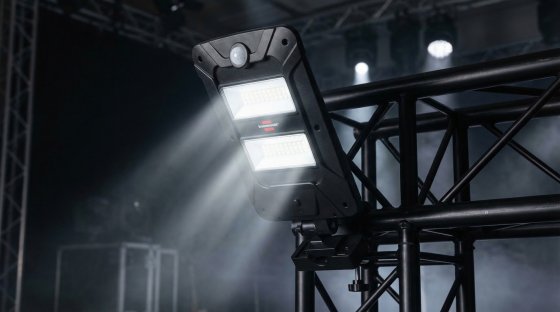 Solar LED-Wandleuchte SOL 1000 mit PIR + D&auml;mmerungsschalter, 10W, 1000lm, IP44 - Anwendungsbild