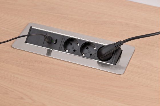 Indesk Power USB-Charger Tischsteckdosenleiste 3-fach, 2xUSB, 2m H05VV-F 3G1.5 - Anwendungsbild