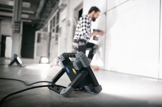 Mobiler Bluetooth LED Strahler TORAN 5000 MB mit Lichtsteuerungs-APP, IP54, 5000lm, 46W, 5m H07RN-F 3G1,5 - Anwendungsbild