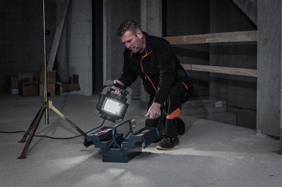 Mobiler Bluetooth LED Strahler TORAN 3000 MB mit Lichtsteuerungs-APP, IP55, 3000lm, 30W, 5m H07RN-F 2G1,0 - Anwendungsbild