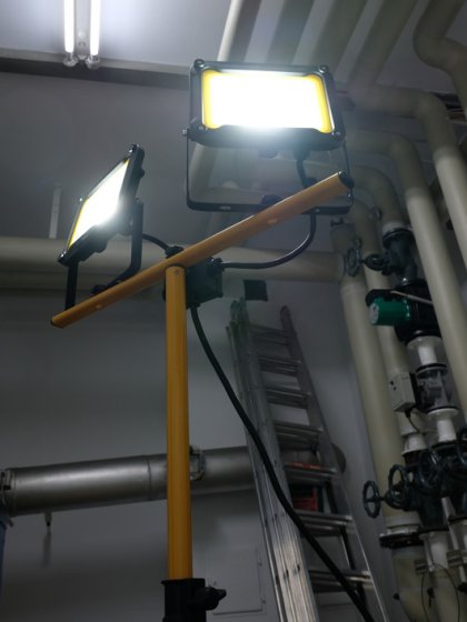 Doppel Stativ LED Strahler JARO 6000T, 2x 2930lm, 2x30W, IP65 - Anwendungsbild