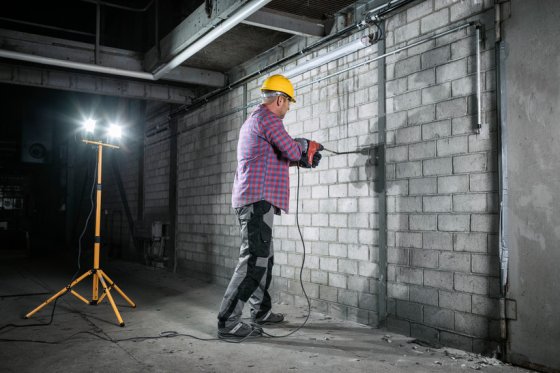Doppel Stativ LED Strahler JARO 6000T, 2x 2930lm, 2x30W, IP65 - Anwendungsbild