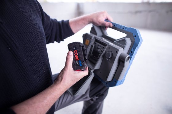 LED Hybrid Baustrahler BS 8050 MH, Bosch Professional 18V System, 7900lm, IP55 - Anwendungsbild