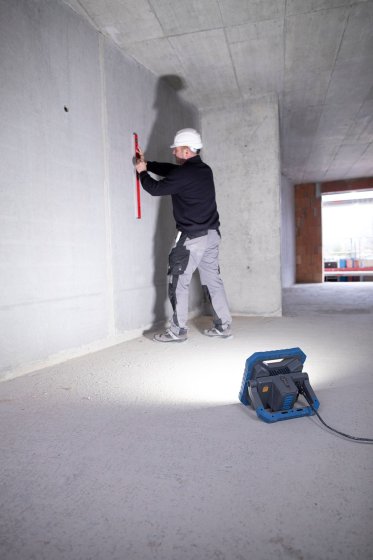 LED Hybrid Baustrahler BS 8050 MH, Bosch Professional 18V System, 7900lm, IP55 - Anwendungsbild