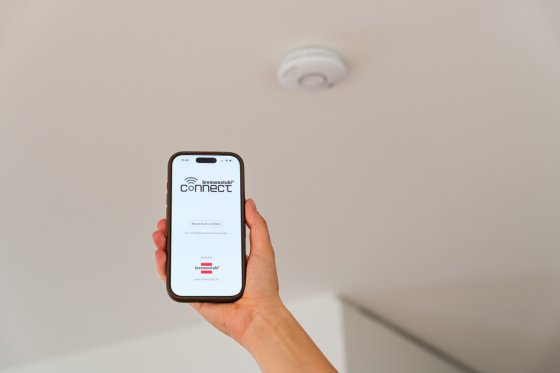 brennenstuhl&reg;Connect WiFi Rauchwarnmelder RM A 3020 - Anwendungsbild