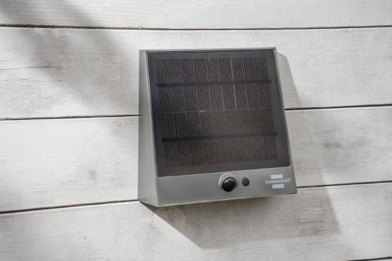 Solar LED Strahler mit Infrarot-Bewegungsmelder SOL 1000 Plana, 1000lm, IP54 - Anwendungsbild