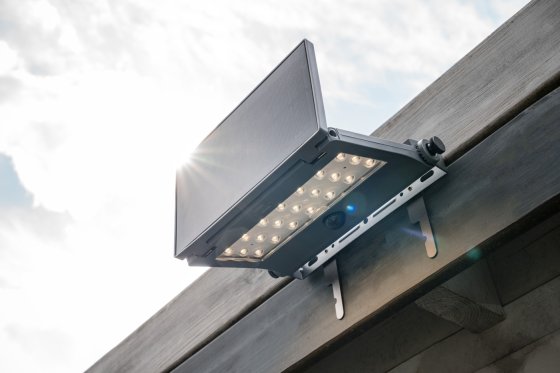 Solar LED Strahler SOL 1000 Pad mit Bewegungsmelder, 1000lm, IP65 - Anwendungsbild